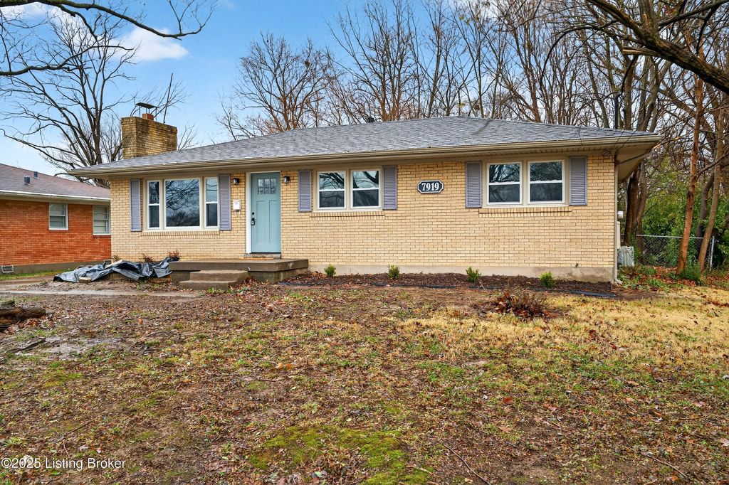 Photo of 7919 Daffodil Dr, Louisville, KY 40258 (MLS # 1705599)