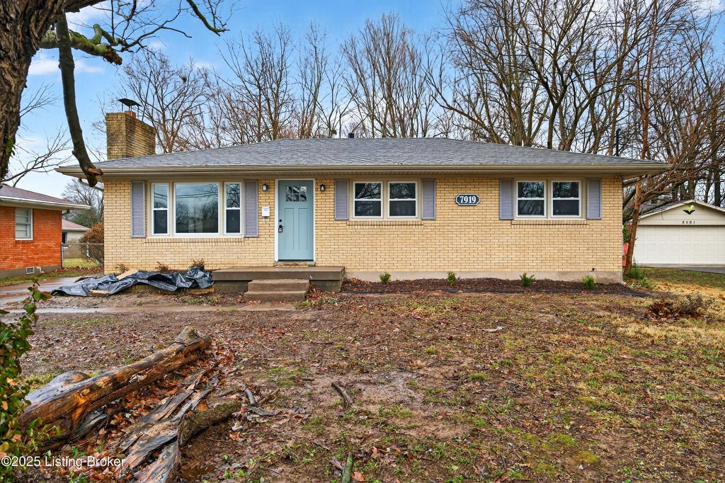 Photo of 7919 Daffodil Dr, Louisville, KY 40258 (MLS # 1705599)
