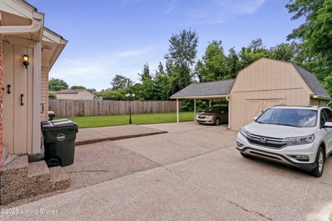 Tiny photo for 9302 Marse Henry Dr, Jeffersontown, KY 40299 (MLS # 1729717)