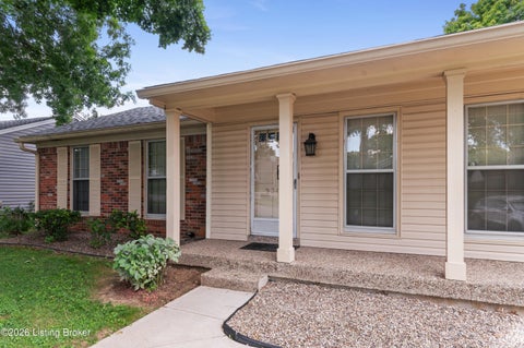 Tiny photo for 9302 Marse Henry Dr, Jeffersontown, KY 40299 (MLS # 1729717)