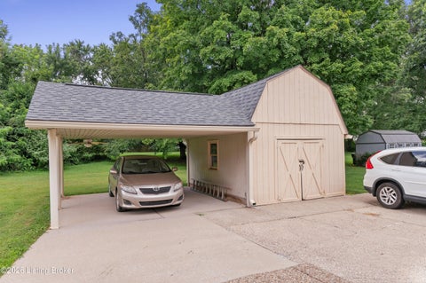 Tiny photo for 9302 Marse Henry Dr, Jeffersontown, KY 40299 (MLS # 1729717)