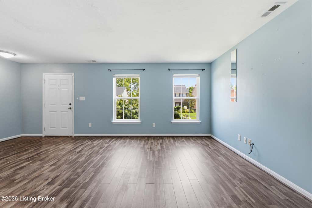 Photo of 9712 Waterbrook Ct, Louisville, KY 40228 (MLS # 1724873)