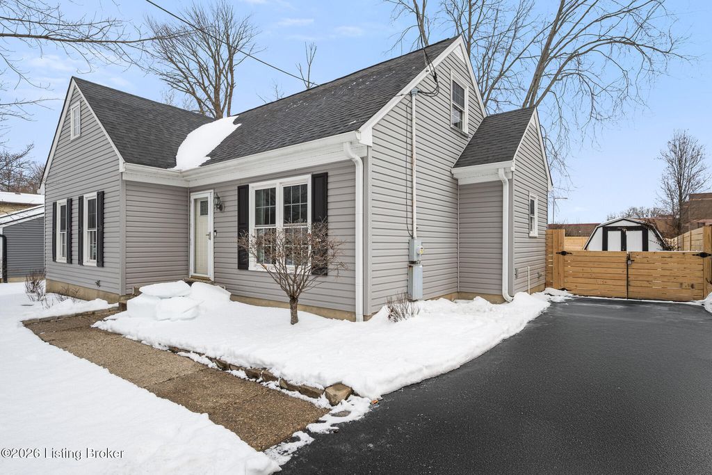 Photo of 3715 Longview Rd, Louisville, KY 40299 (MLS # 1708516)