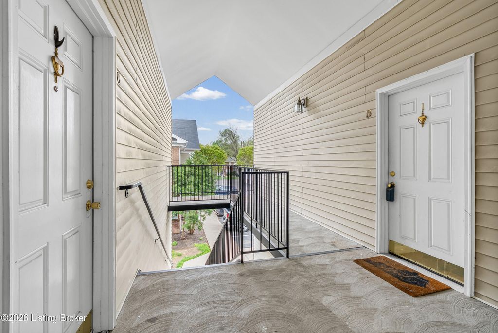 Photo of 1110 Westlynne Pl #UNIT 7, Louisville, KY 40222 (MLS # 1713471)