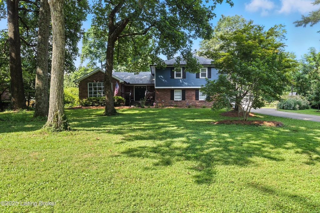 Photo of 204 Cherry Hill Rd, Pewee Valley, KY 40056 (MLS # 1695474)
