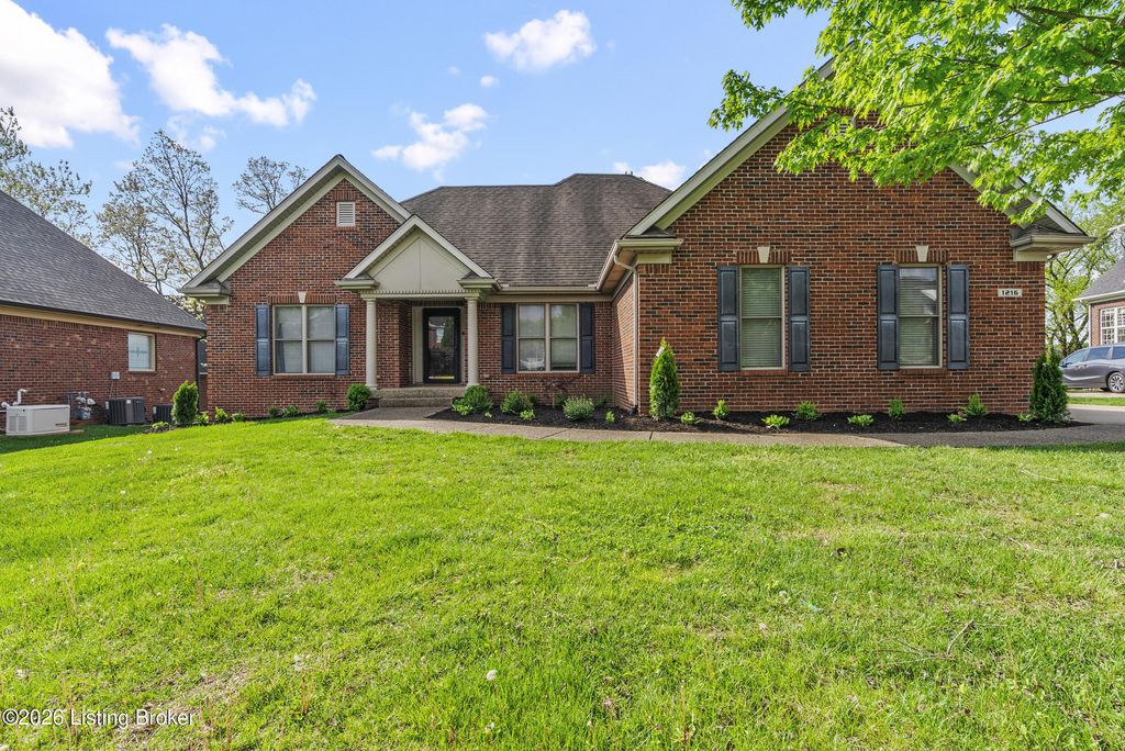Photo of 1216 Blackthorn Rd, Louisville, KY 40299 (MLS # 1714798)