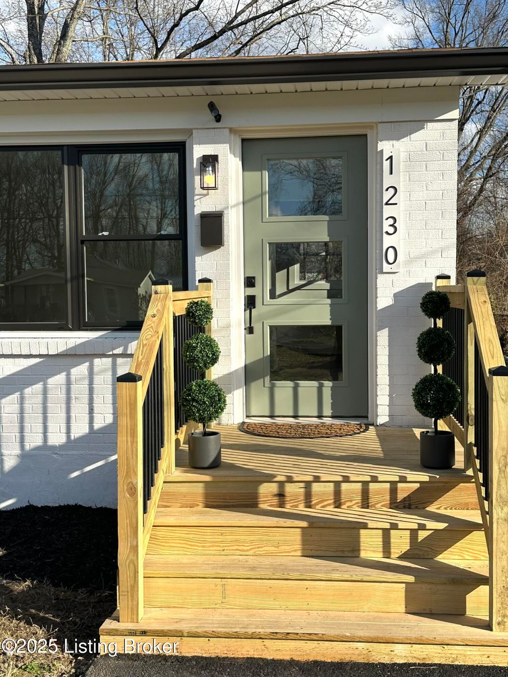 Photo of 1230 Dahl Rd, Louisville, KY 40213 (MLS # 1705831)