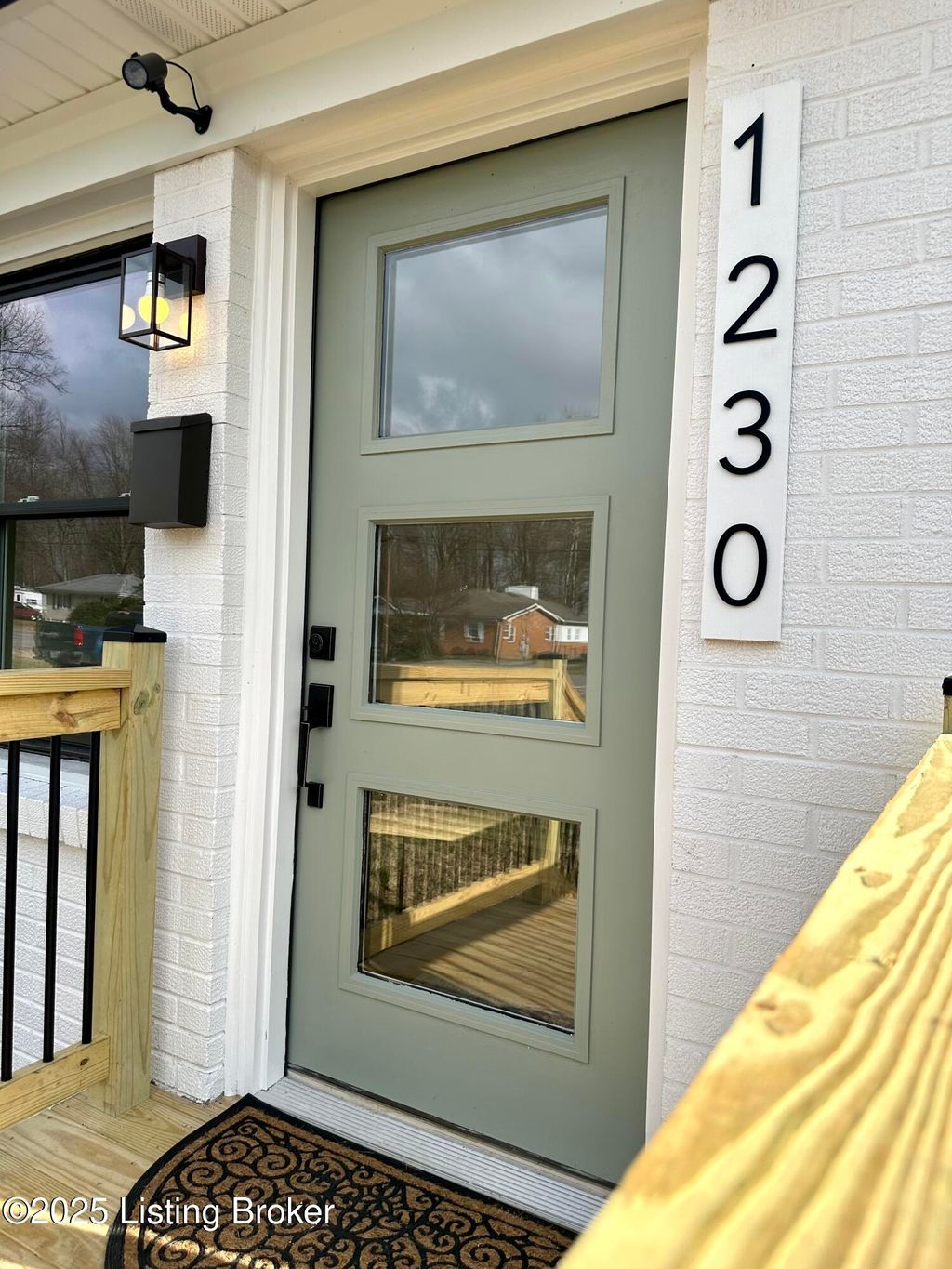 Photo of 1230 Dahl Rd, Louisville, KY 40213 (MLS # 1705831)