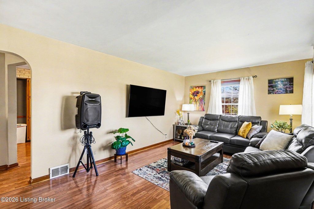 Photo of 5410 Pamela Dr, Louisville, KY 40219 (MLS # 1712461)