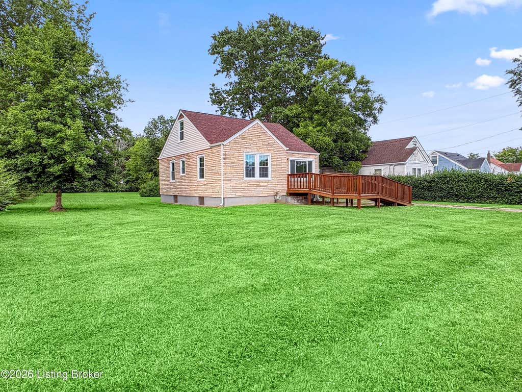 Photo of 6215 Fox Ave, Louisville, KY 40272 (MLS # 1724493)