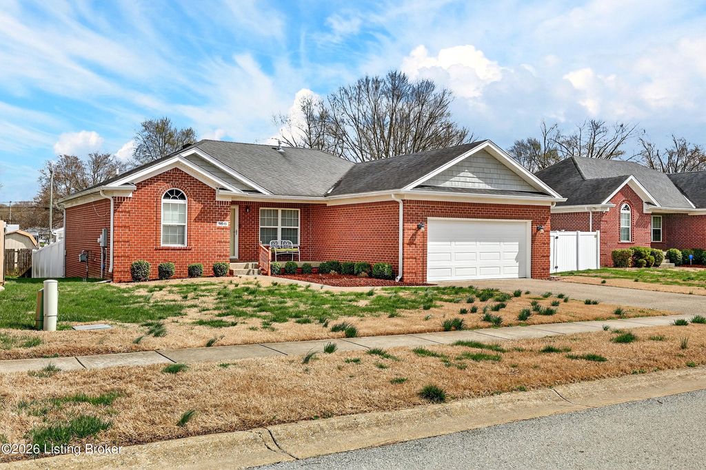 Photo of 9815 Valley Farms Blvd, Louisville, KY 40272 (MLS # 1711800)