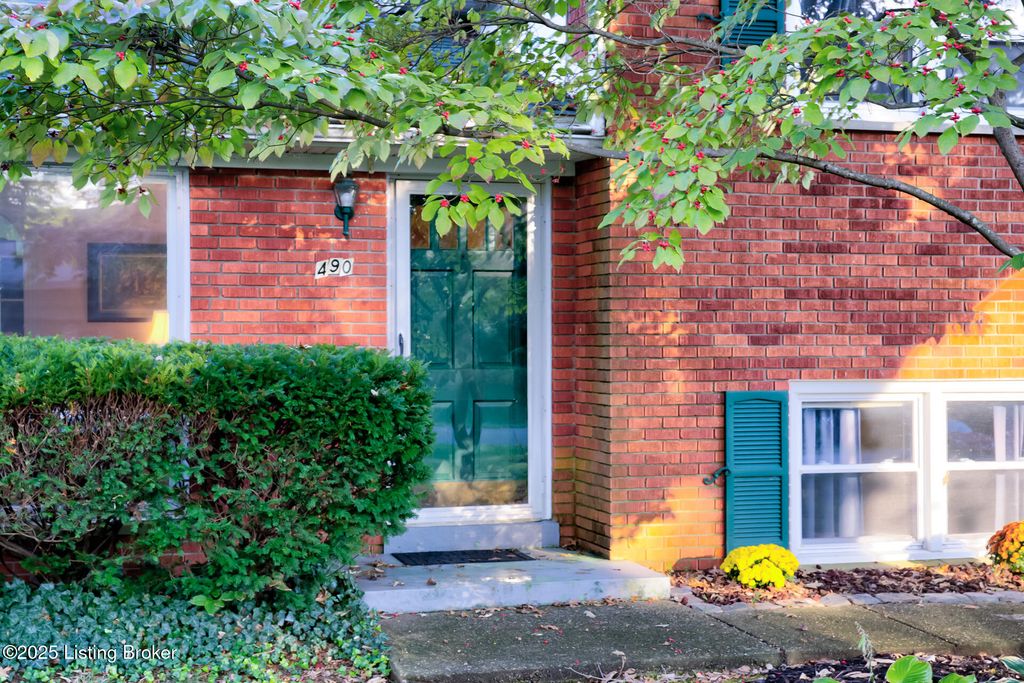 Photo of 4909 Clarmar Rd, Louisville, KY 40299 (MLS # 1705460)