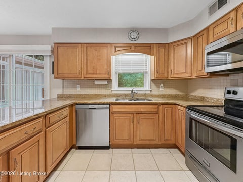 Tiny photo for 2522 Windsor Forest Dr, Louisville, KY 40272 (MLS # 1729696)