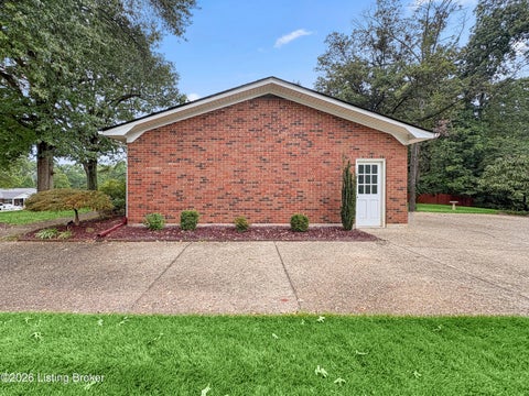 Tiny photo for 2522 Windsor Forest Dr, Louisville, KY 40272 (MLS # 1729696)