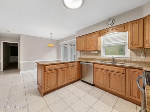 Tiny photo for 2522 Windsor Forest Dr, Louisville, KY 40272 (MLS # 1729696)
