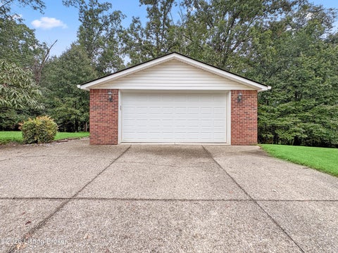 Tiny photo for 2522 Windsor Forest Dr, Louisville, KY 40272 (MLS # 1729696)