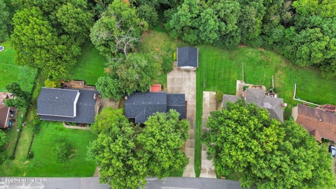 Tiny photo for 2522 Windsor Forest Dr, Louisville, KY 40272 (MLS # 1729696)