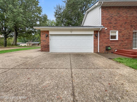 Tiny photo for 2522 Windsor Forest Dr, Louisville, KY 40272 (MLS # 1729696)