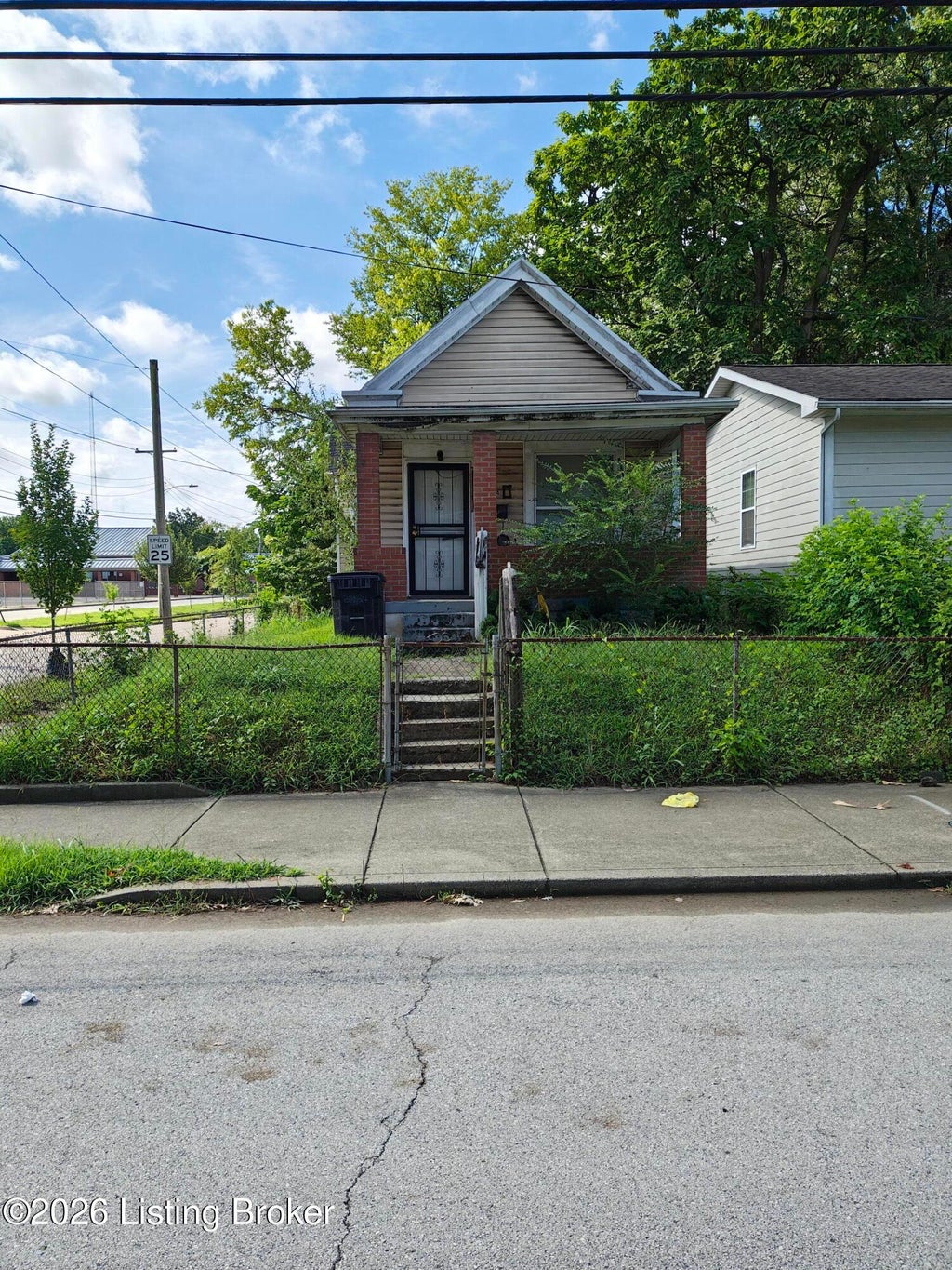 Photo of 2924 Dumesnil St, Louisville, KY 40211 (MLS # 1727991)