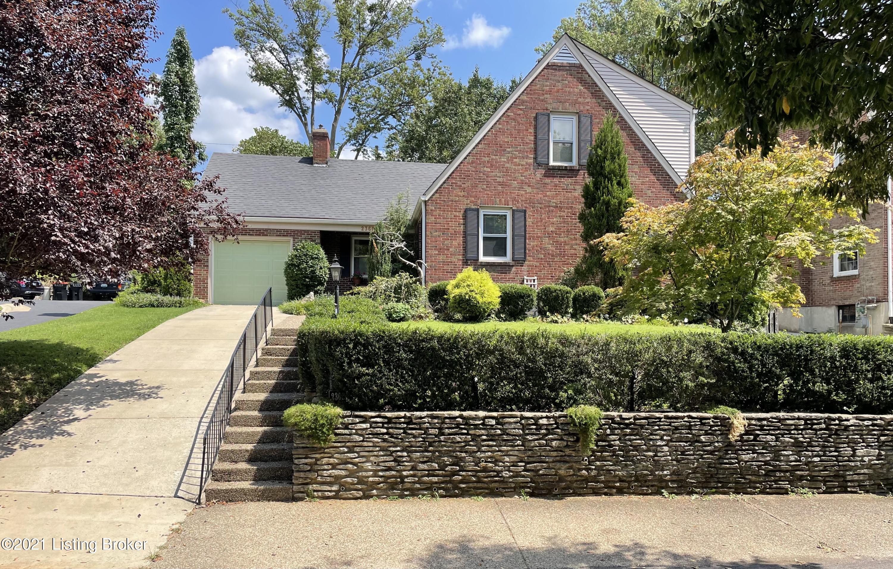 Photo 1 of 46 — 2360 Saratoga Dr, Louisville, KY 40205