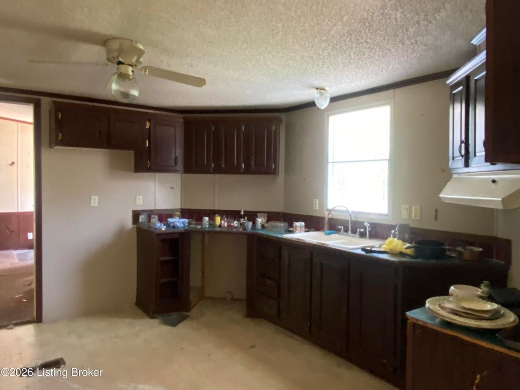 Photo of 130 Cozy Acres Dr, Elizabethtown, KY 42701 (MLS # 1716414)