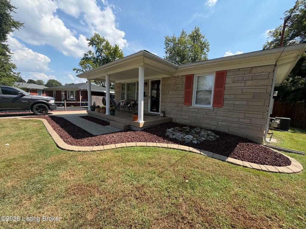 Photo of 5914 Cole Ave, Louisville, KY 40258 (MLS # 1727785)