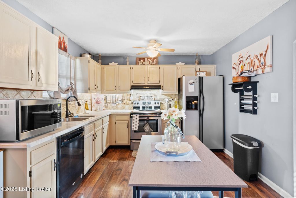 Photo of 1108061-20 Palisades Dr, Frankfort, KY 40601 (MLS # 1708051)