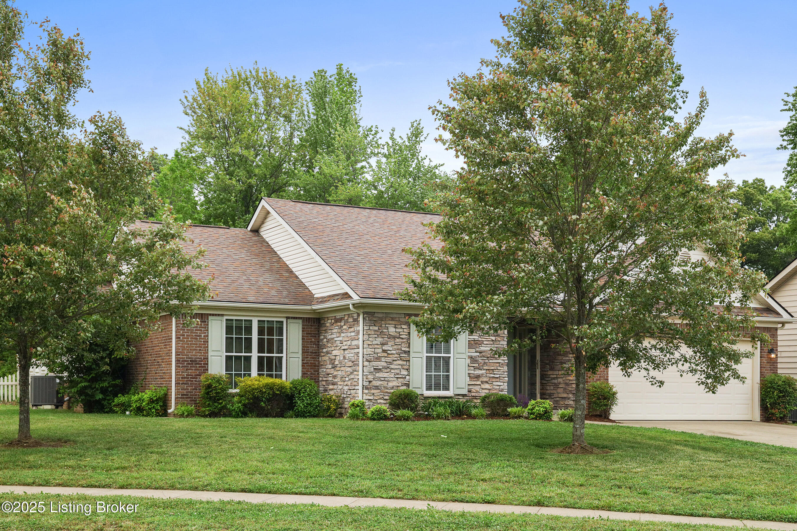 11327 Arbor Wood Dr, Louisville, Pennsylvania image 2