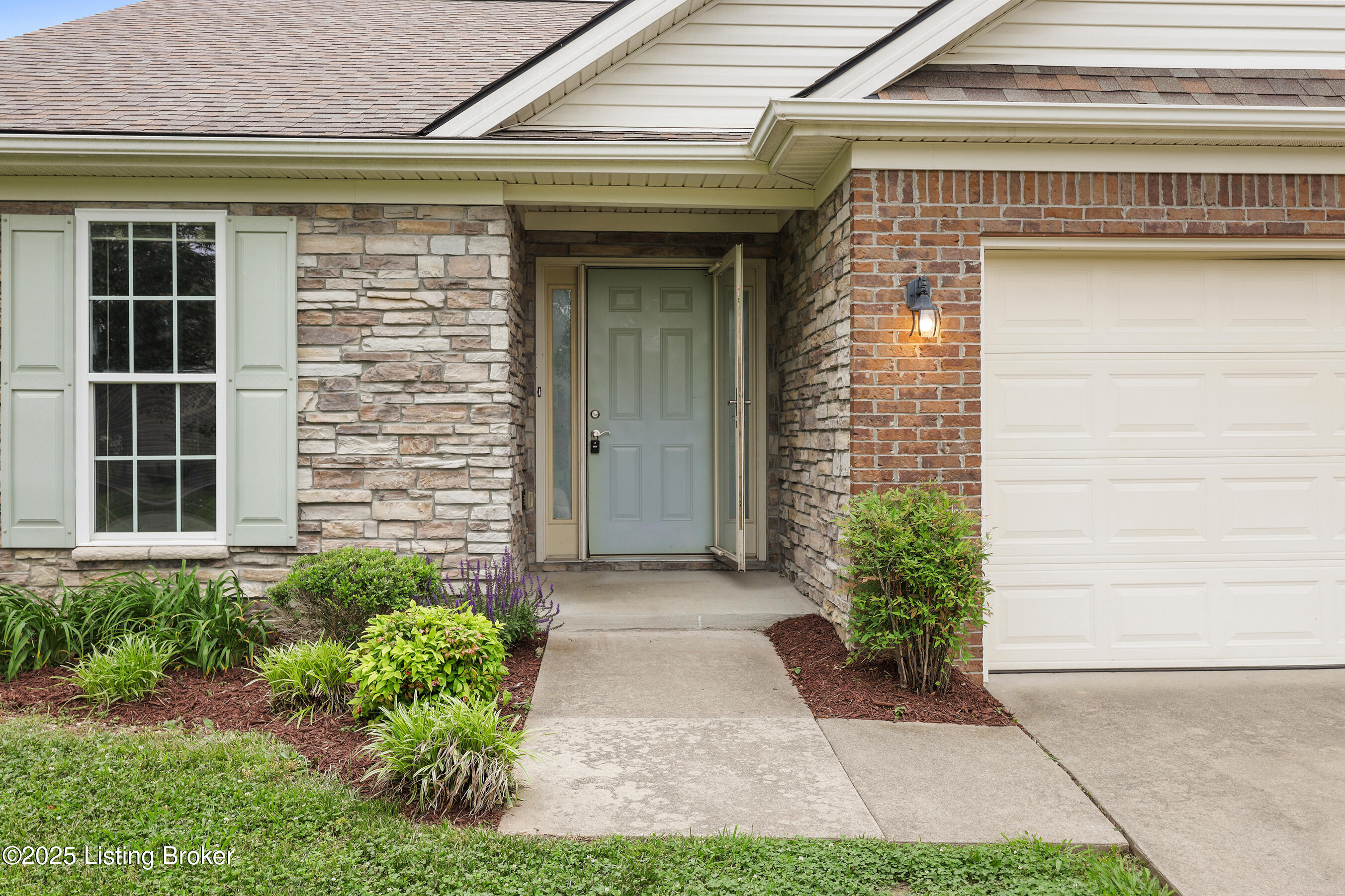 11327 Arbor Wood Dr, Louisville, Pennsylvania image 3