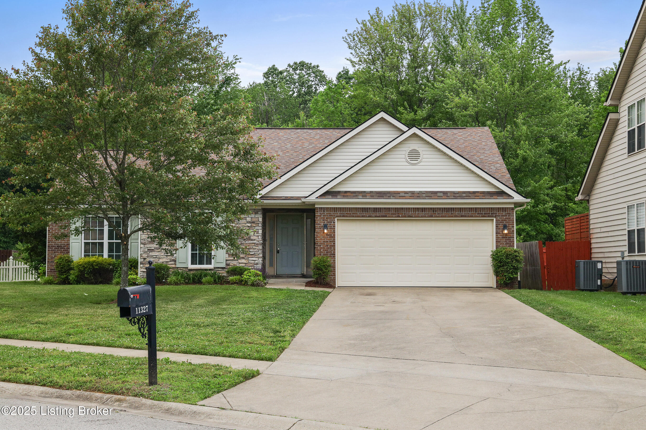 11327 Arbor Wood Dr, Louisville, Pennsylvania image 1