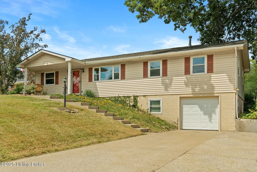 Photo of 2705 Diana Dr, Sellersburg, IN 47172 (MLS # 1703538)