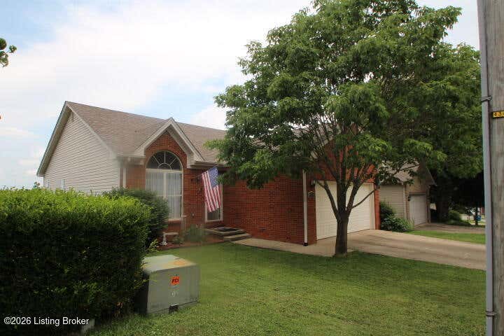 Photo of 109 Yorkshire Dr, Lawrenceburg, KY 40342 (MLS # 1722599)