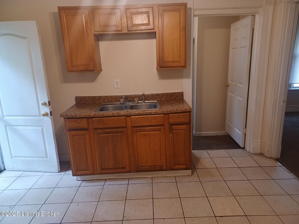 Photo of 1421 Hazel St, Louisville, KY 40211 (MLS # 1708368)