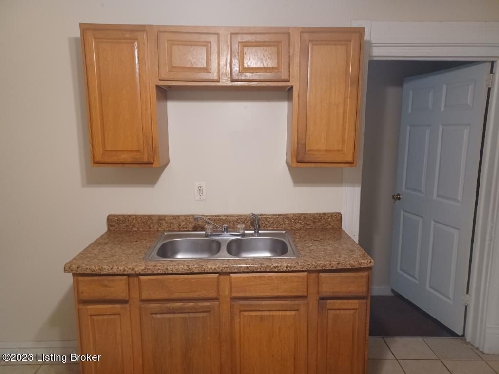 Photo of 1421 Hazel St, Louisville, KY 40211 (MLS # 1708368)