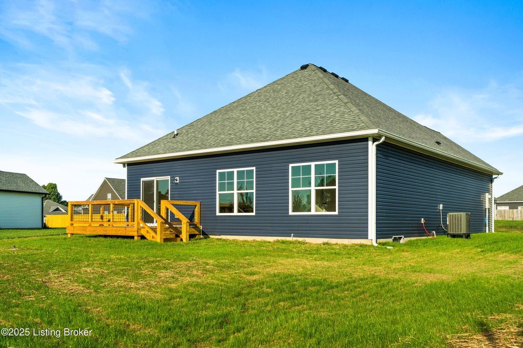 Photo of 186 Harvest Dr, Eminence, KY 40019 (MLS # 1700127)
