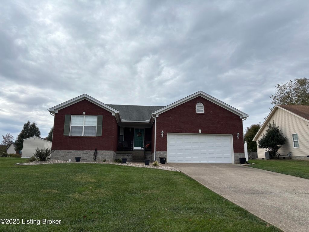 Photo of 215 Park Ridge Dr, Mt Washington, KY 40047 (MLS # 1701842)