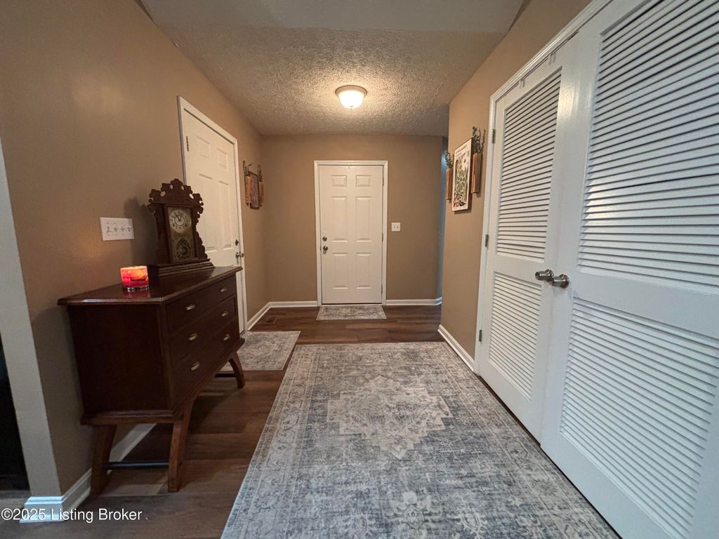 Photo of 215 Park Ridge Dr, Mt Washington, KY 40047 (MLS # 1701842)