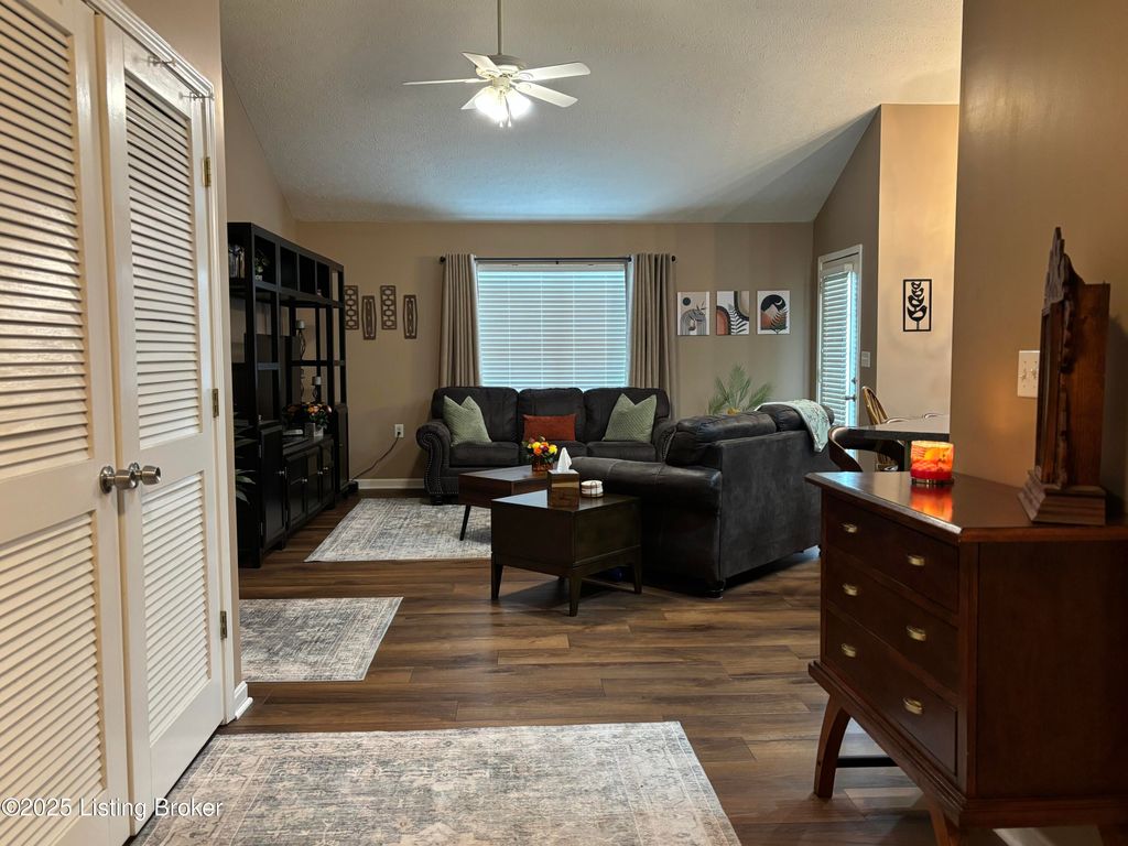 Photo of 215 Park Ridge Dr, Mt Washington, KY 40047 (MLS # 1701842)