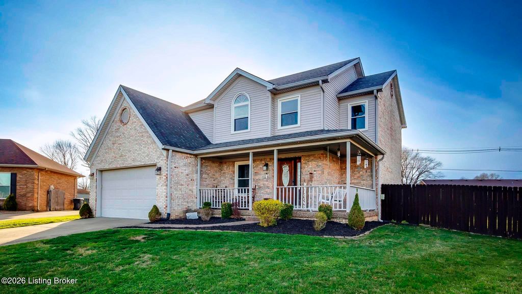 Photo of 6102 Hunters Point Ct, Louisville, KY 40216 (MLS # 1711314)