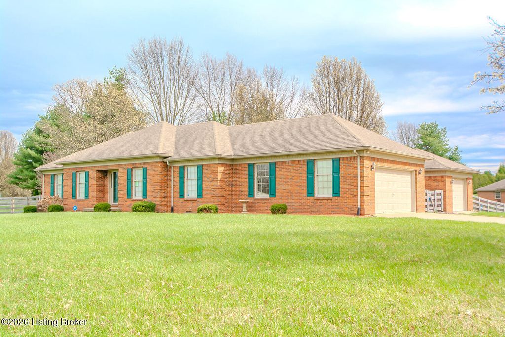 Photo of 1001 Navajo Dr, Bardstown, KY 40004 (MLS # 1712288)