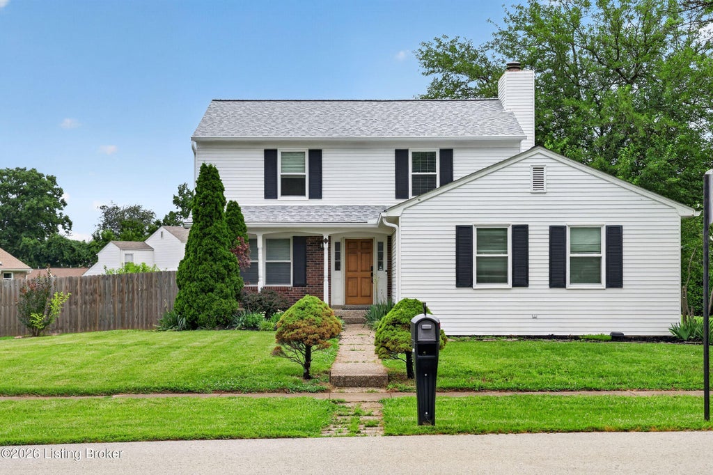 Photo of 8905 Wooded Glen Rd, Louisville, KY 40220 (MLS # 1720523)