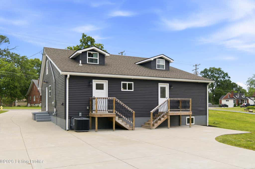 Photo of 203 Abbott St, Shepherdsville, KY 40165 (MLS # 1725160)