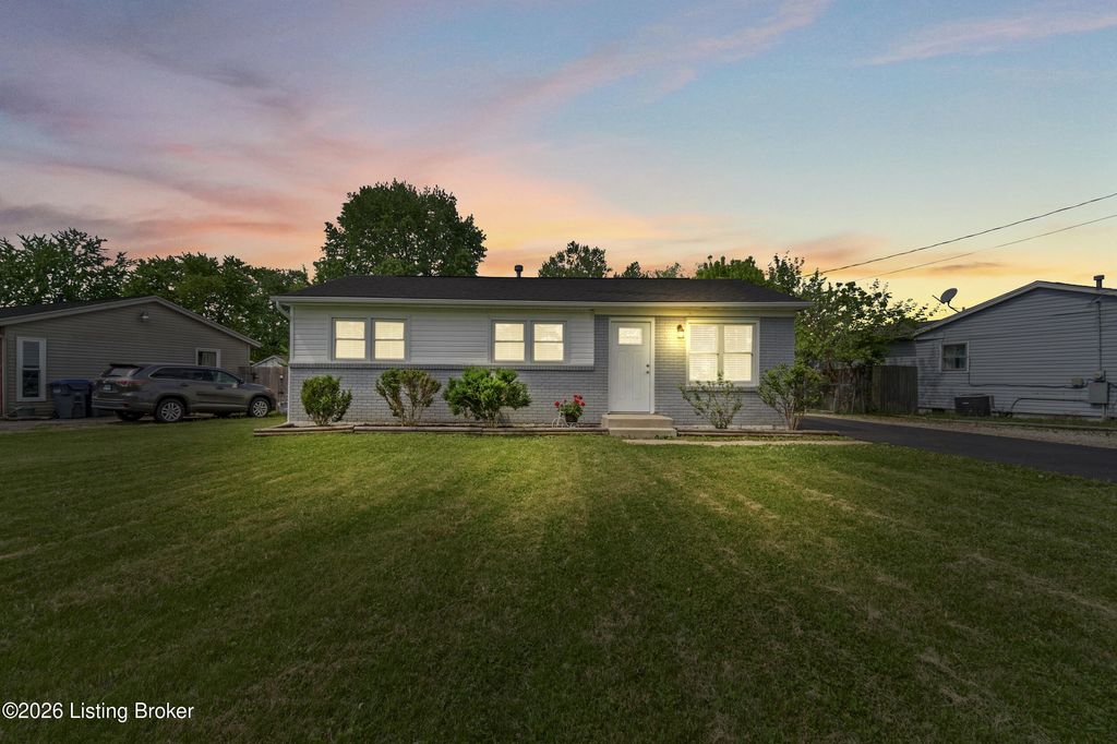 Photo of 9104 New Maple Rd, Louisville, KY 40229 (MLS # 1714912)