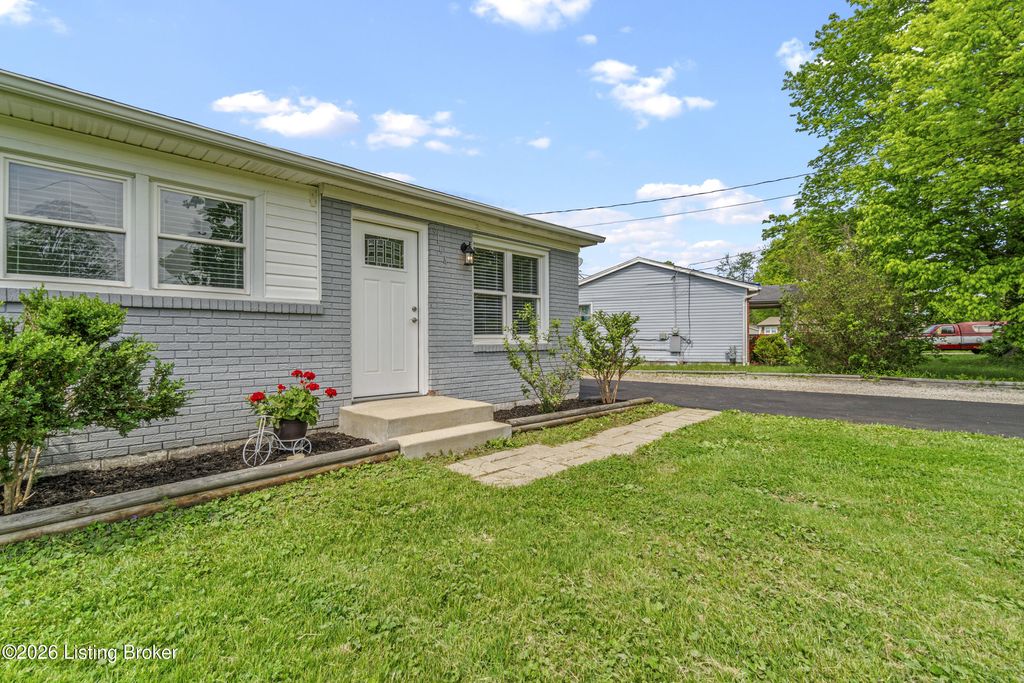 Photo of 9104 New Maple Rd, Louisville, KY 40229 (MLS # 1714912)