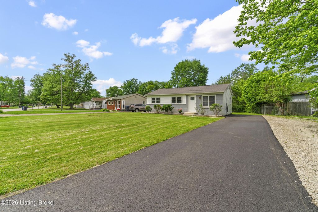 Photo of 9104 New Maple Rd, Louisville, KY 40229 (MLS # 1714912)