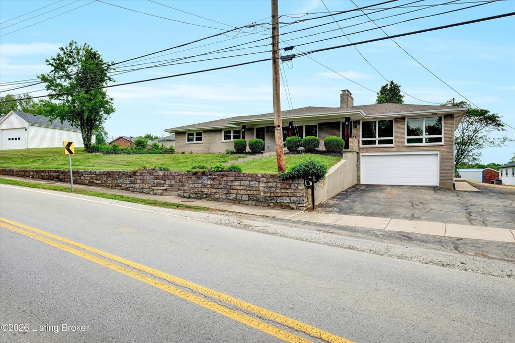 Photo of 334 S Bardstown Rd, Mt Washington, KY 40047 (MLS # 1715829)