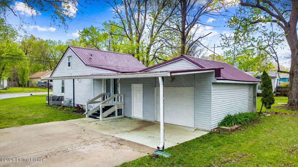 Photo of 4116 Lees Ln, Louisville, KY 40216 (MLS # 1713860)