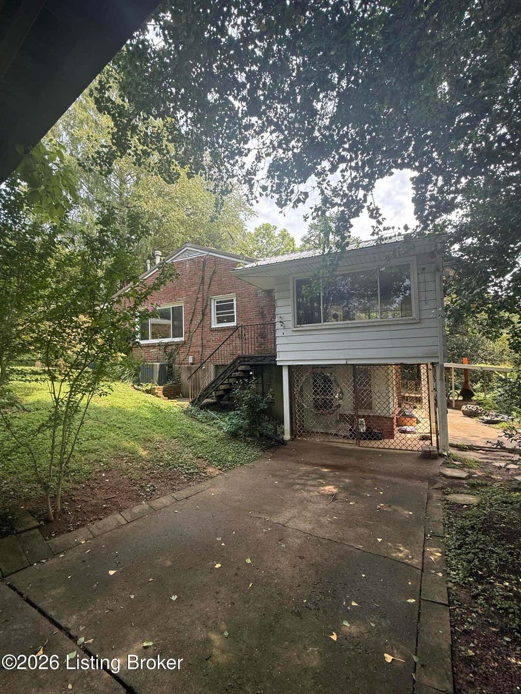 Photo of 1918 Redleaf Dr, Briarwood, KY 40242 (MLS # 1726329)