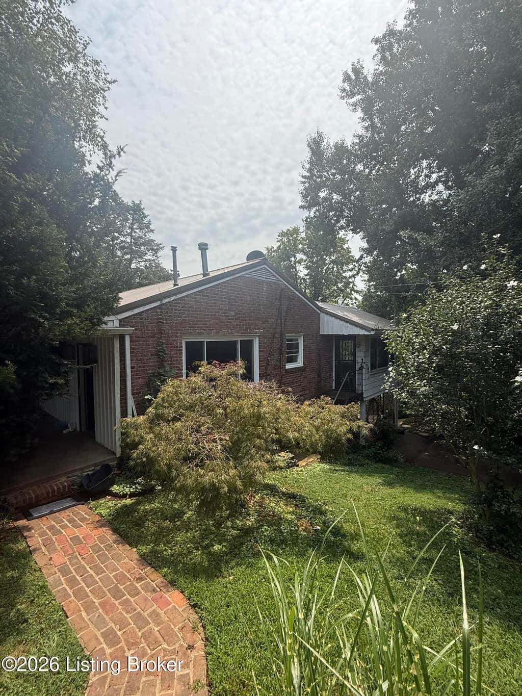 Photo of 1918 Redleaf Dr, Briarwood, KY 40242 (MLS # 1726329)