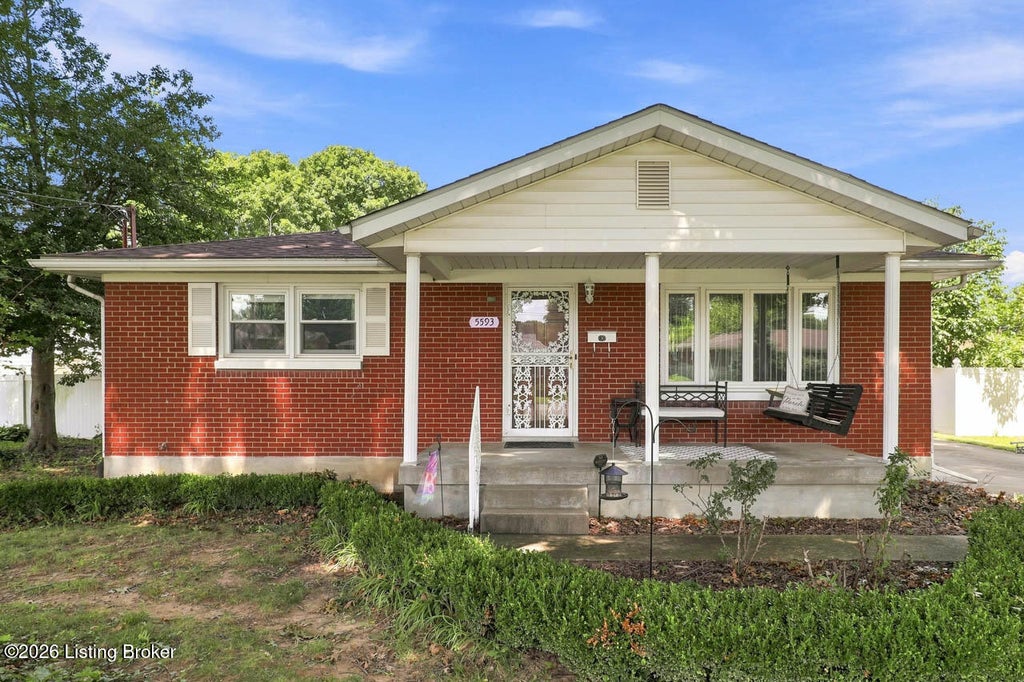 Photo of 5593 Mark Dr, Louisville, KY 40258 (MLS # 1727795)